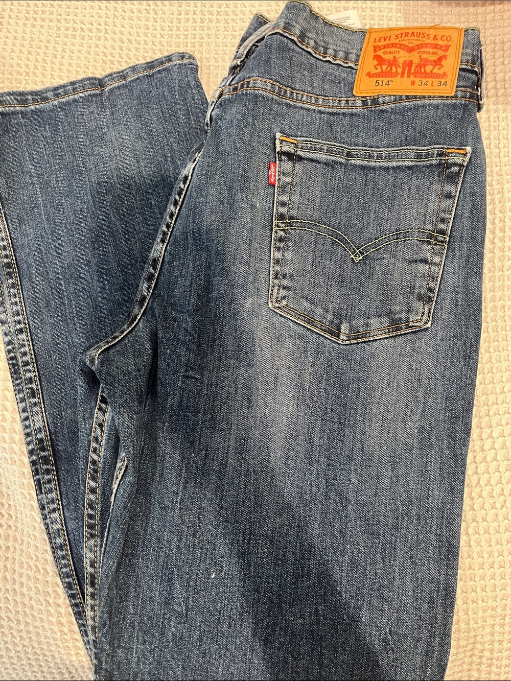 Levi's Men's 514 Slim Straight Jeans in Medium Blue Wash